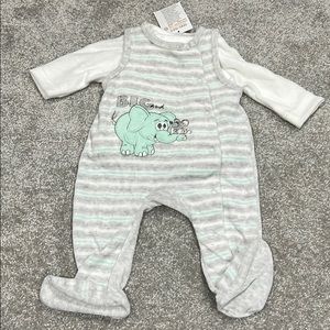 NWT; Velour baby outfit 1-2mo; European size 56